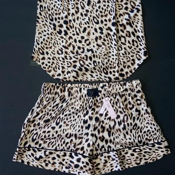 Victoria’s Secret Leopard Print Two-Piece Lounge / Pajama Set - Picture 1 of 3